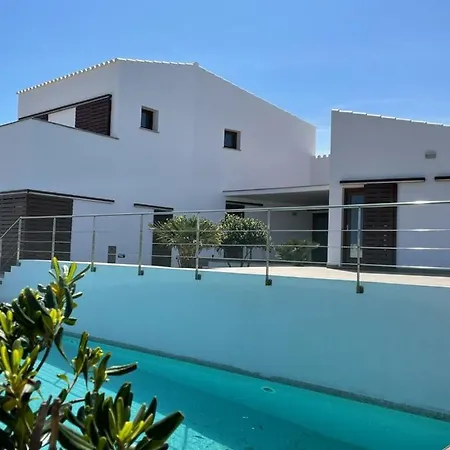 Des Bot Villa *